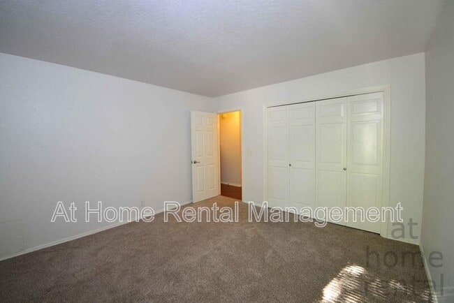 Building Photo - 8316 S Pittsburg Ave
