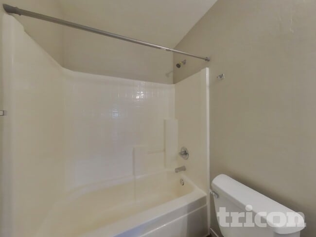 Building Photo - 3326 W St Anne Ave