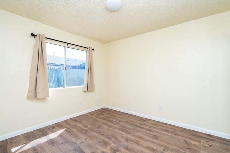 Building Photo - 526 Greystone Ln