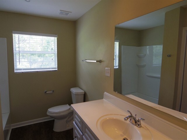 Building Photo - 6022 Gallant Ln