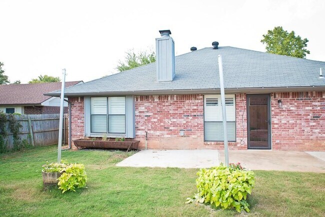 Building Photo - 608 Coopers Hawk Dr