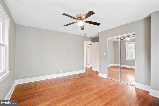 Building Photo - 2615 Otis St NE