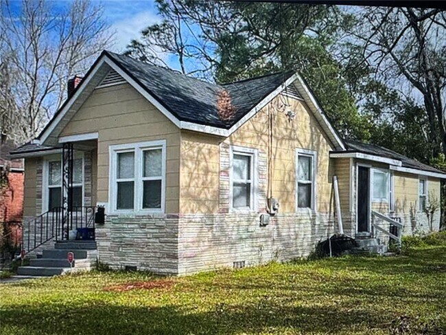 Primary Photo - 805 Mackinaw St