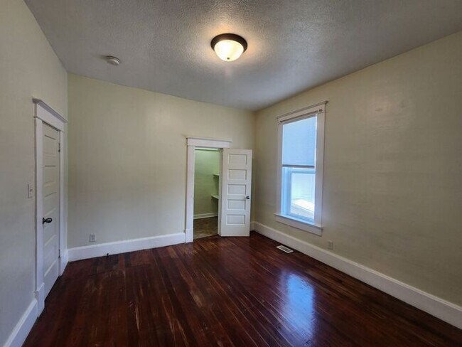 Building Photo - NOW $100 OFF! - 2 Bedroom Home in the Country