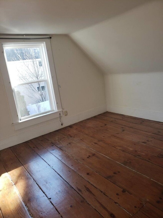 Building Photo - 5 Perry Ave