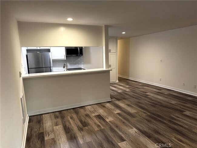 Building Photo - 280 Molino Ave