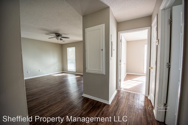 Building Photo - 3 br, 1.5 bath House - 161 Lee Rd 207