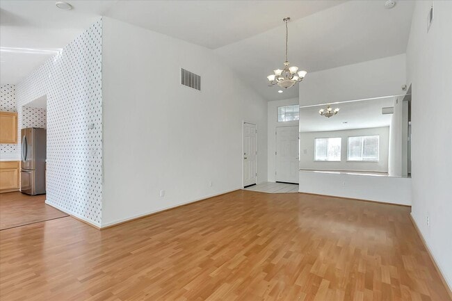 Building Photo - Bright 3 Bedroom Home with High Ceilings in Desirable San Jose Neighborhood