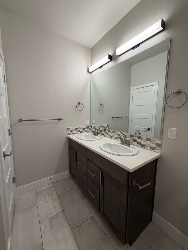Building Photo - Gorgeous 4 bed, 2.5 ba in Richland's Westcliffe Neighborhood