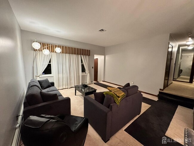 Building Photo - 123 W Kelly St