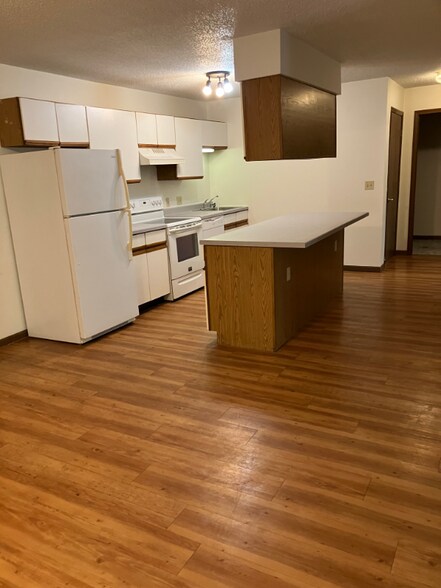 Building Photo - 803 Roundhouse Addn