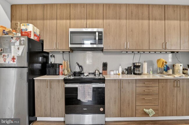 Building Photo - 525 N 41st St