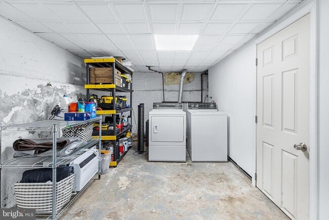 Building Photo - 2718 W Jefferson St