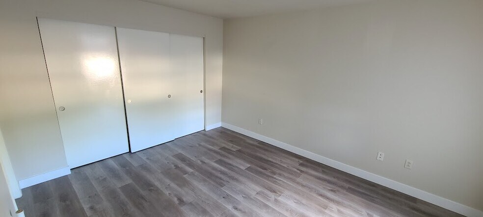 Building Photo - 555 E Silverado Ranch Blvd