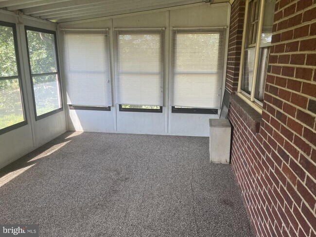 Building Photo - 4906 Hood Dr