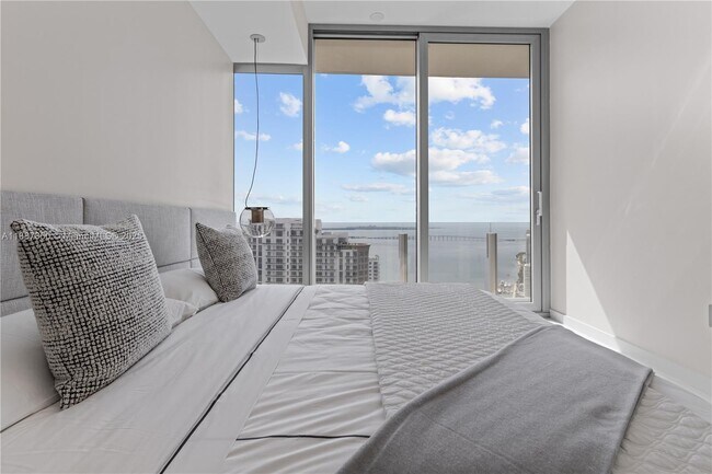 Building Photo - 300 Biscayne Blvd Way