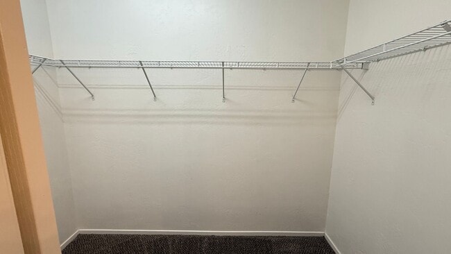 Building Photo - 3 Bedroom, 2 Bathroom Home in Desirable Tulare Neighborhood