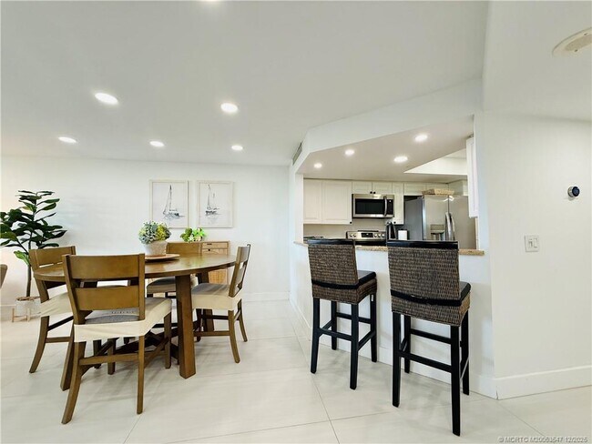 Building Photo - 8800 S Ocean Dr