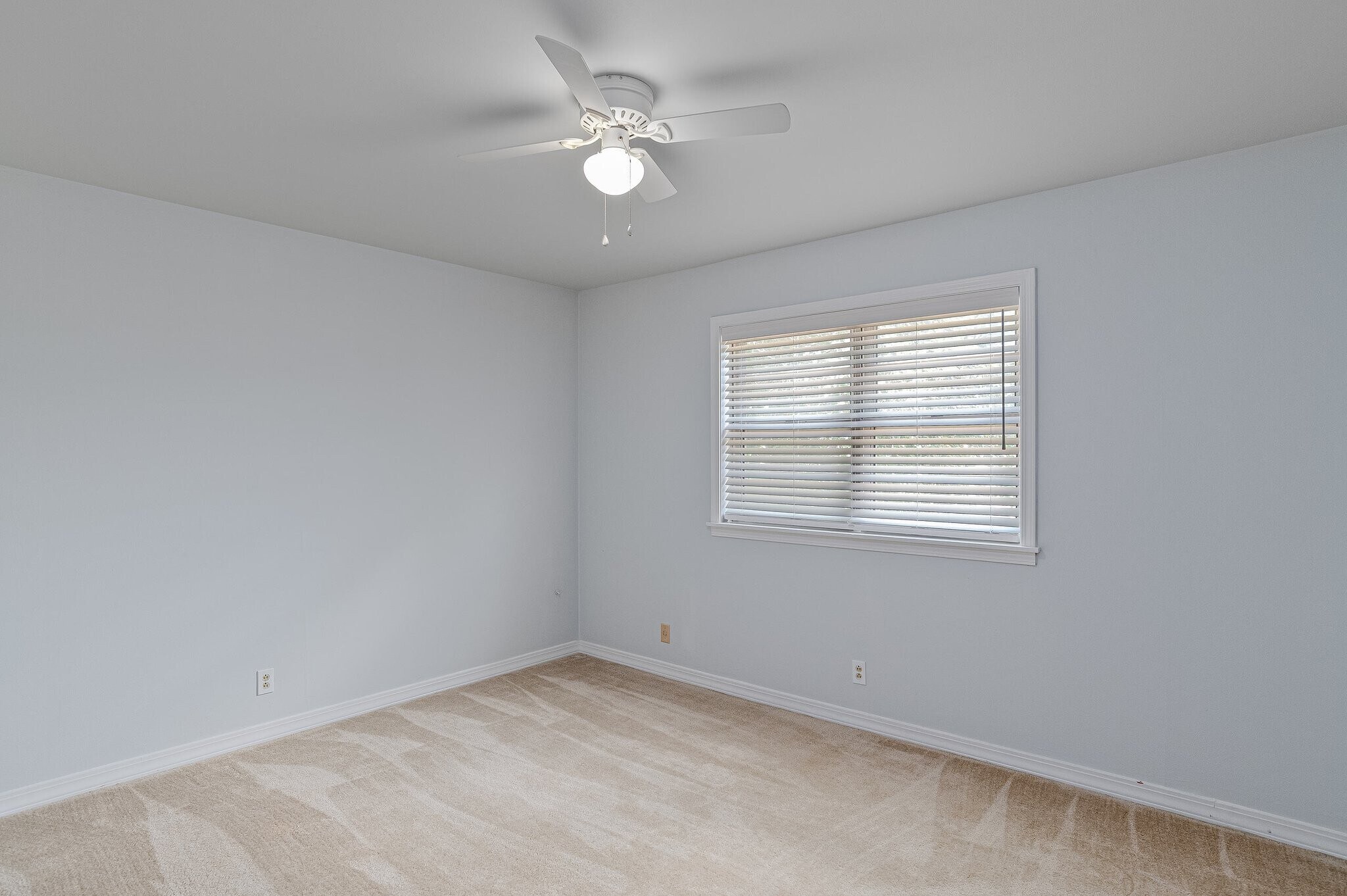 Building Photo - 1554 Westbury Dr