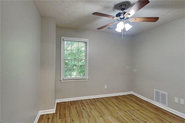 Building Photo - 1302 Milstead Trace NE
