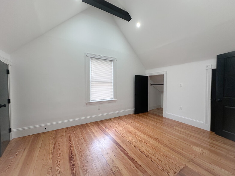 Building Photo - 70 Nelson St