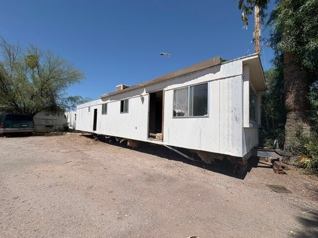Building Photo - 4541 N Old Romero Rd