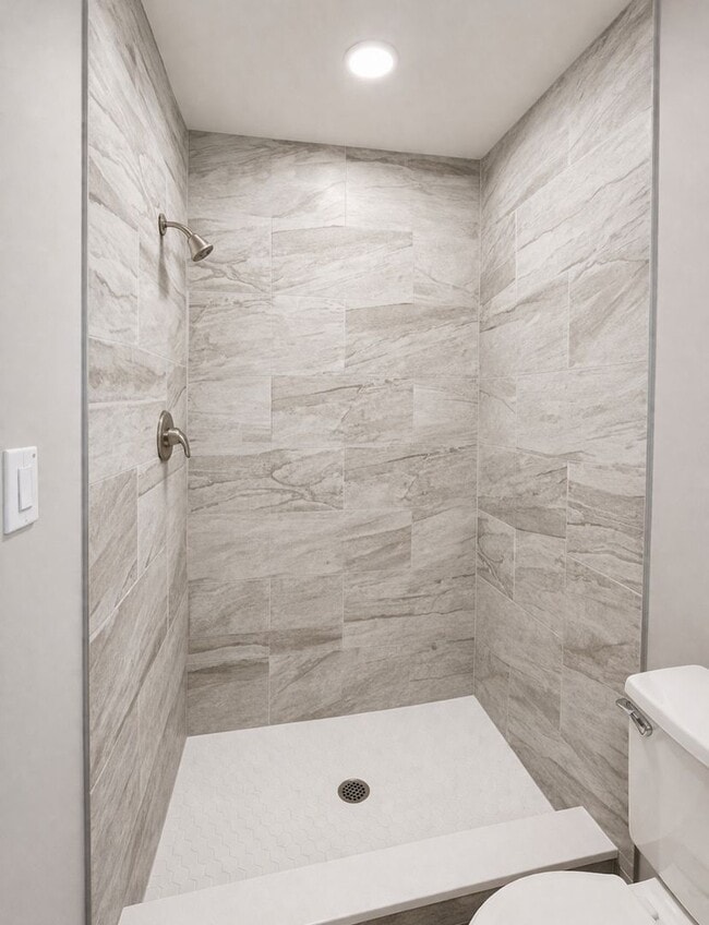 Building Photo - Newly Renovated 3 Bed / 2 Bath Single-Family Home with 2-Car Garage