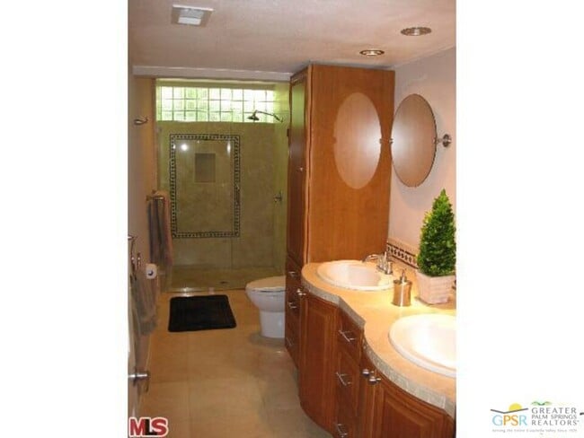 Building Photo - 587 N Saturmino Dr