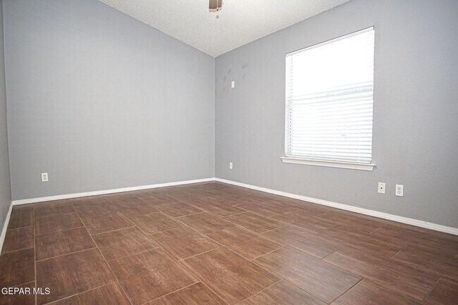 Building Photo - 3717 Tierra Zafiro Dr