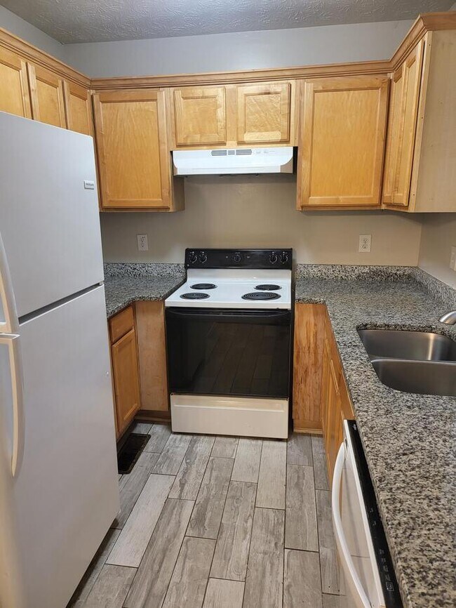 Building Photo - 4 bedroom Townhouse in Monroe