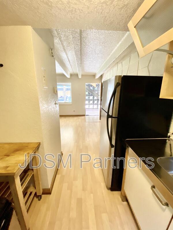 Building Photo - 2860 W 32nd Ave