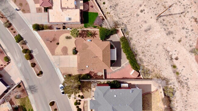 Building Photo - 1013 Via De La Paz Dr