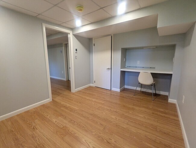 Building Photo - 25 Oakhurst Ave