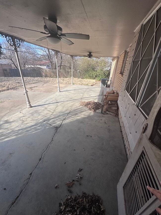 Building Photo - Midtown Tulsa 4 Bedroom Single Level Home!