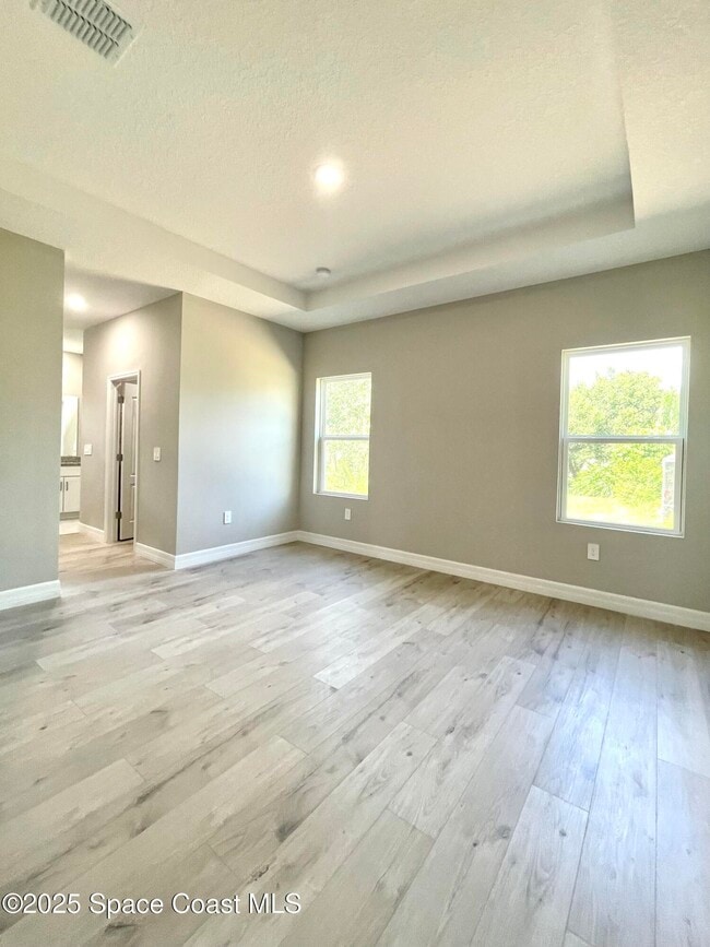 Building Photo - 526 Frink Ave