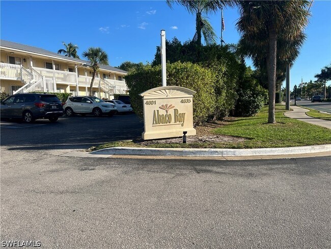 Building Photo - 4603 Bayshore Dr