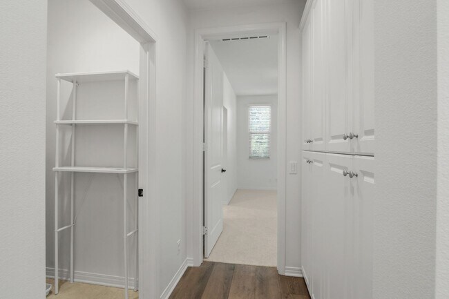 Building Photo - Desirable Eastwood Village Home