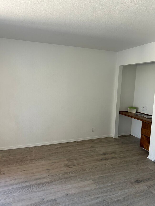 Building Photo - COUNTRY HOME ON 1.26 ACRES