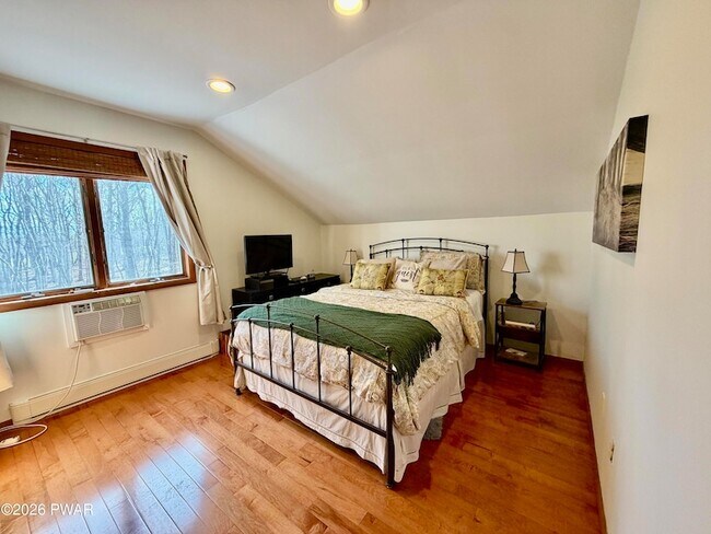 Building Photo - 811 Paddock Ct