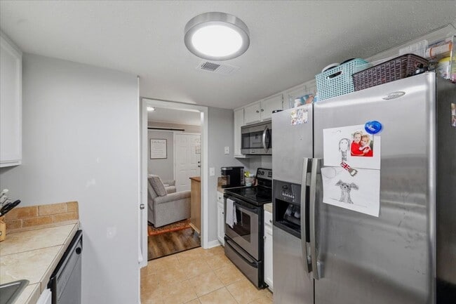 Building Photo - randon School District Home with access to a Lake, Walking Trails, and Pool