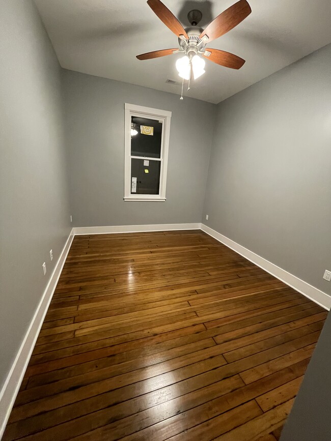 West view of 2nd bedroom. - 204 E Broadway Ave