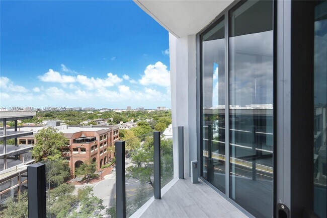 Building Photo - 2831 S Bayshore Dr