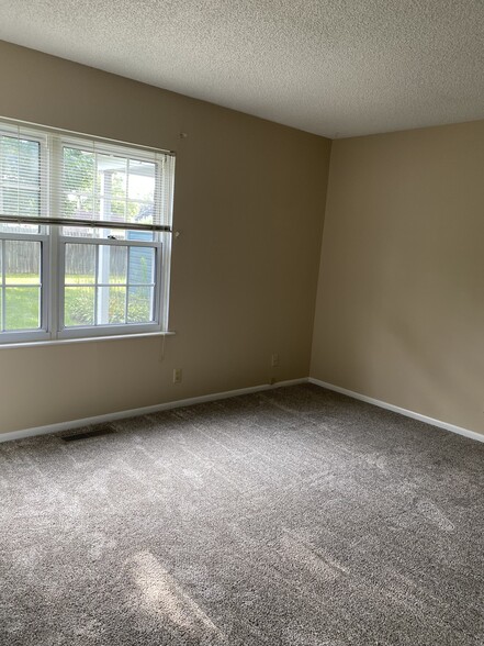 Building Photo - 3219 Hanover Dr
