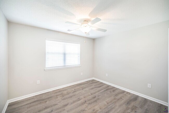 Building Photo - 309 Deerfield Cir