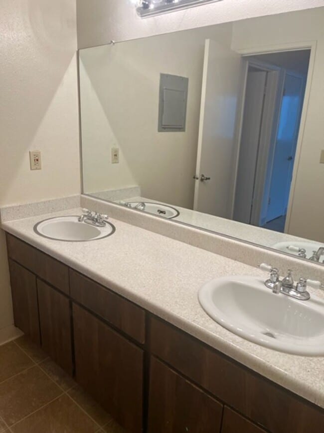Interior Photo - 162r