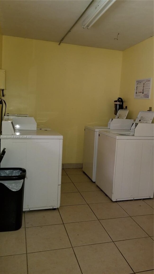 Building Photo - 1 bedroom in Hollywood FL 33020