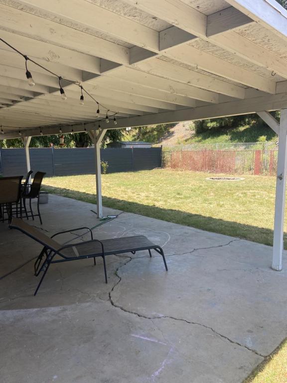 Building Photo - 917 Broadview St