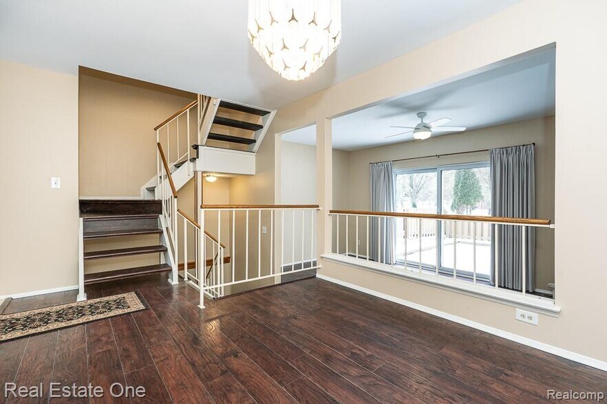 Building Photo - 5075 Buckingham