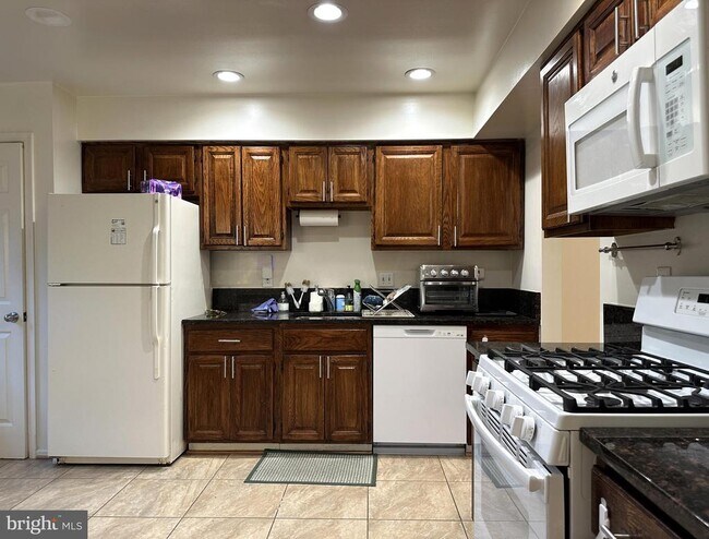 Building Photo - 6042 Loganwood Dr