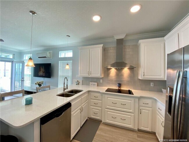 Building Photo - 18 NE Nautical Pl